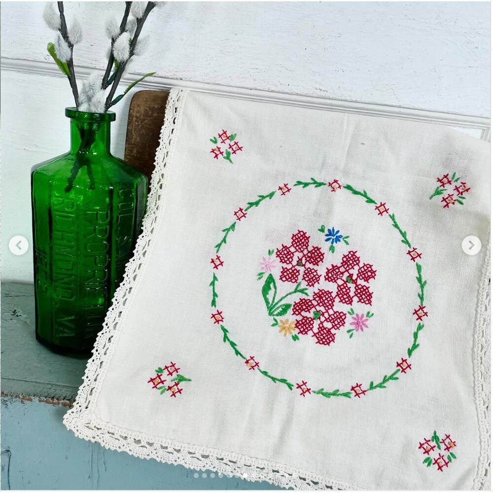 Vintage Embroidered Dresser Scarf Table Runner Lacy Edge Embroidery RED FLOWERS